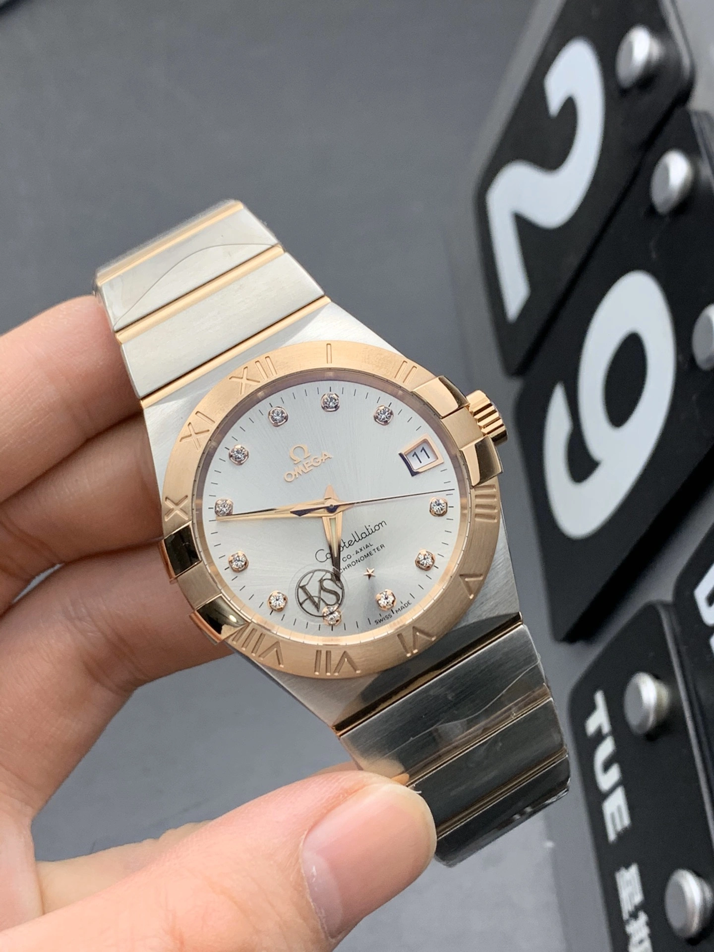 DailyWear CBD Factory Omega Constellation 38mm Two-Tone Rose Gold Diamond Dial (123.20.38.21.52.001) 1:1 Super Clone – DD8500 Movement 305